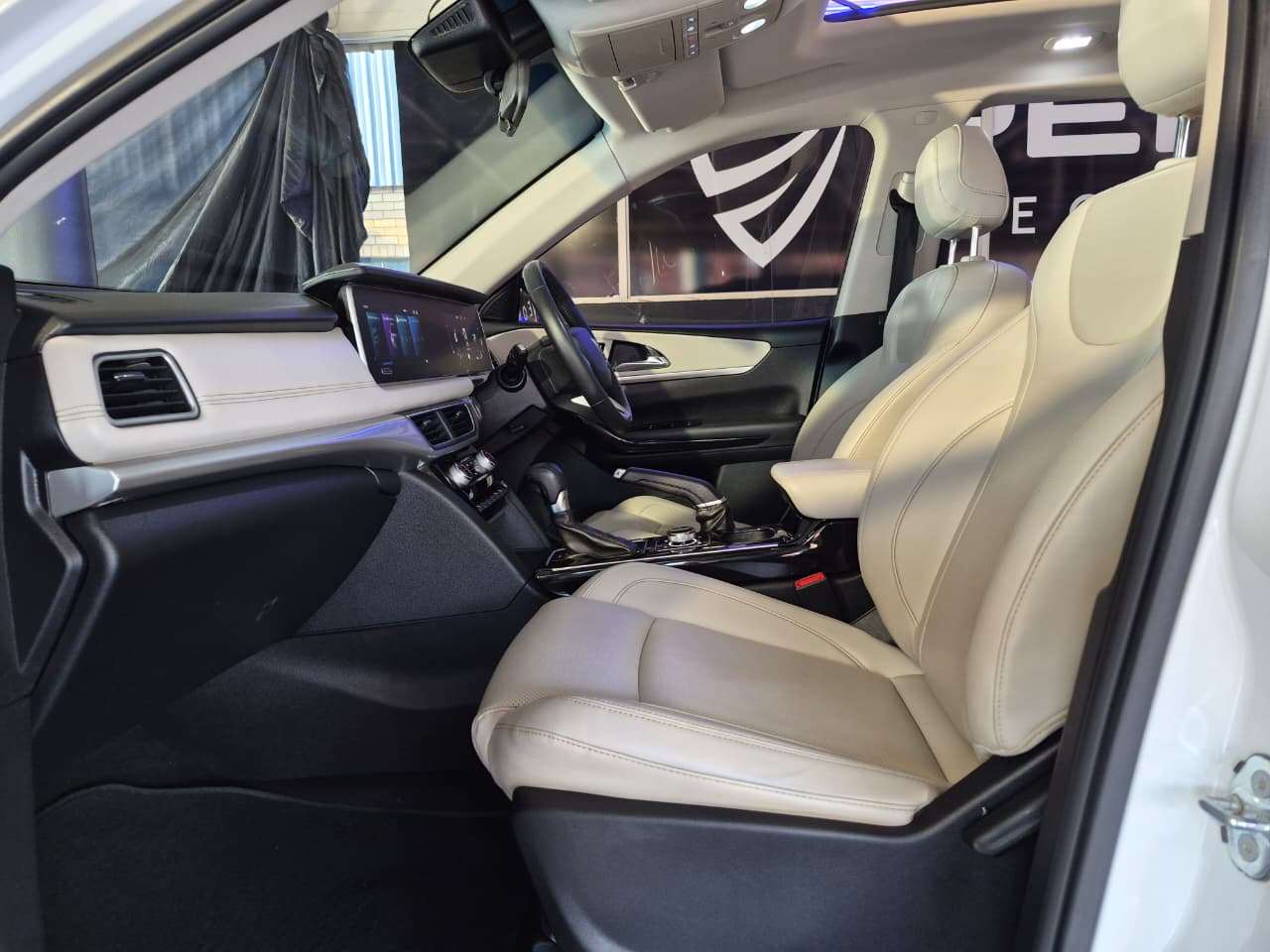 2023 Mahindra Xuv 700 image 13