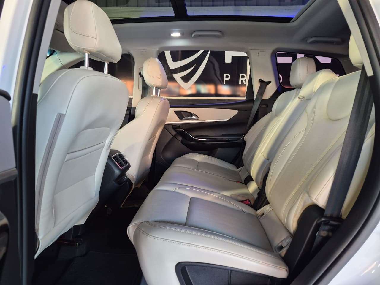 2023 Mahindra Xuv 700 image 12