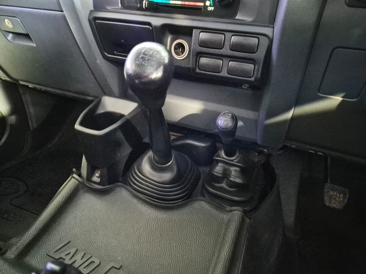 2013 Toyota Land Cruiser image 9