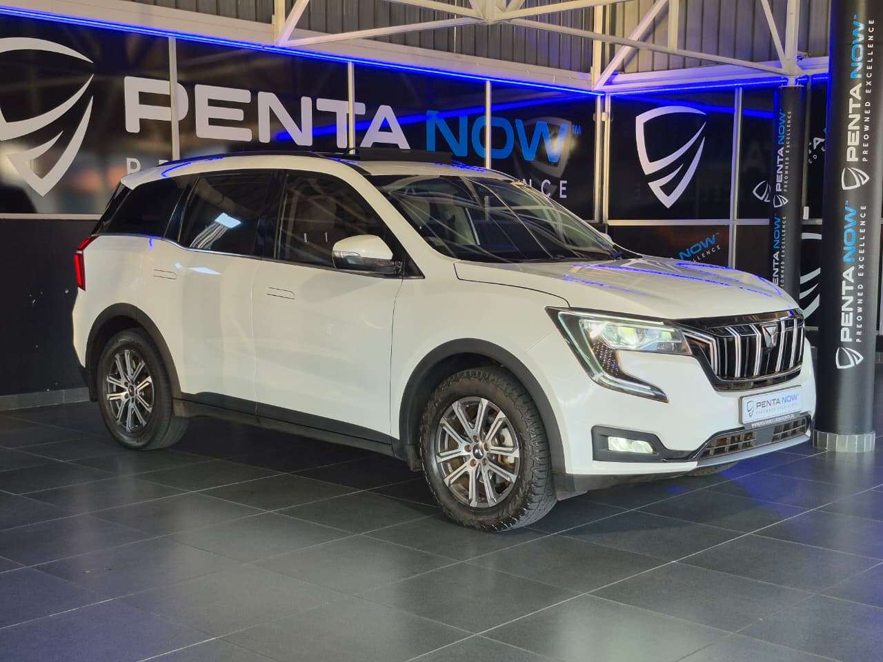 2023 Mahindra Xuv 700 image 3