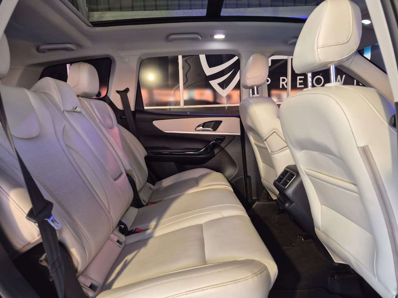 2023 Mahindra Xuv 700 image 14