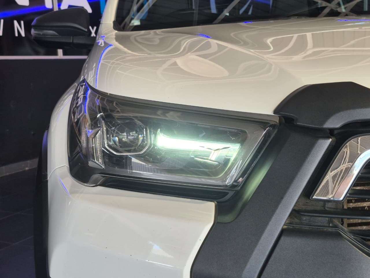 2025 Toyota Hilux image 15