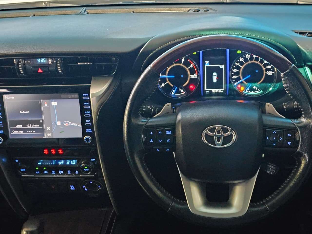 2020 Toyota Fortuner image 12