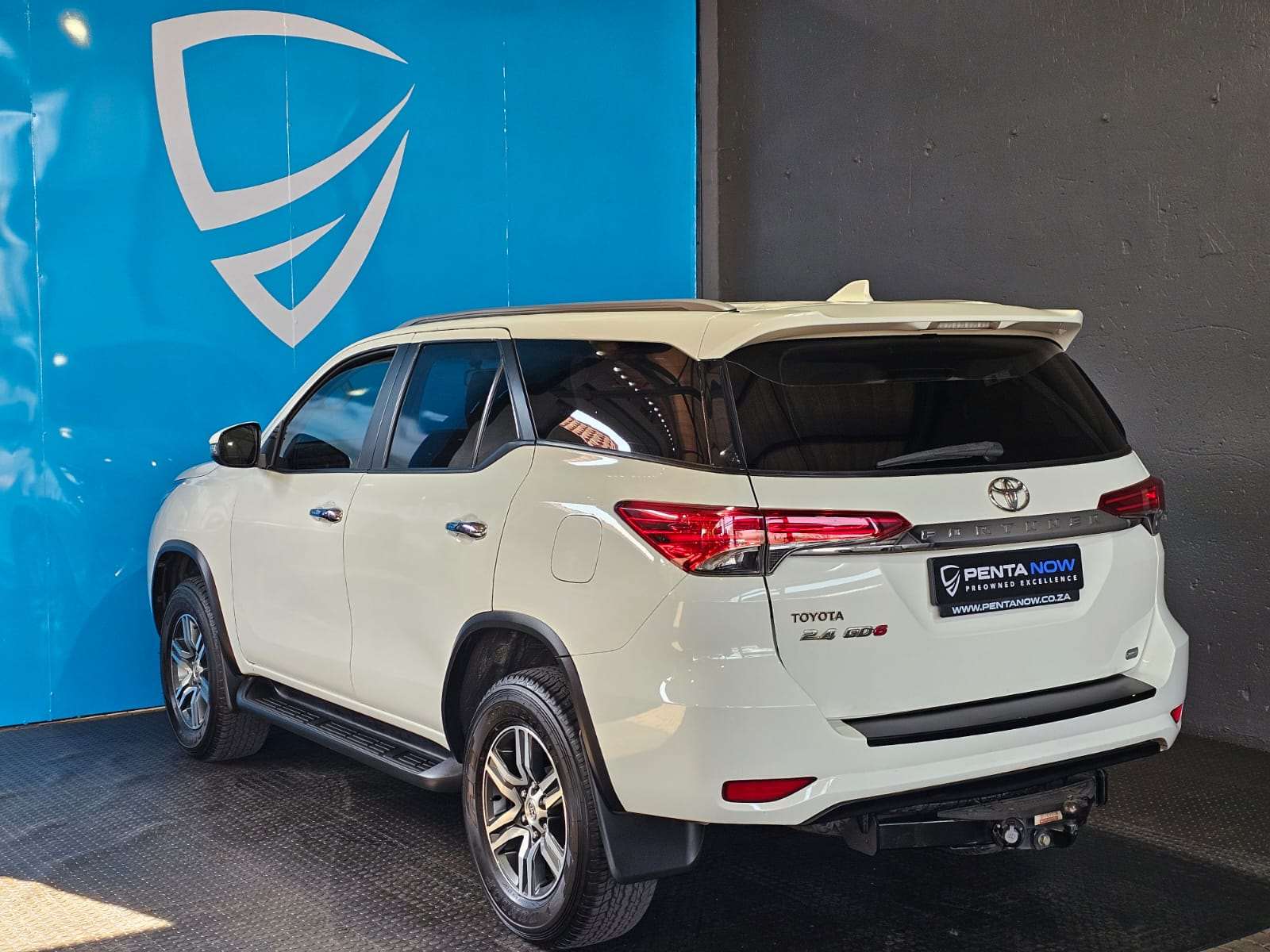 2018 Toyota Fortuner image 4