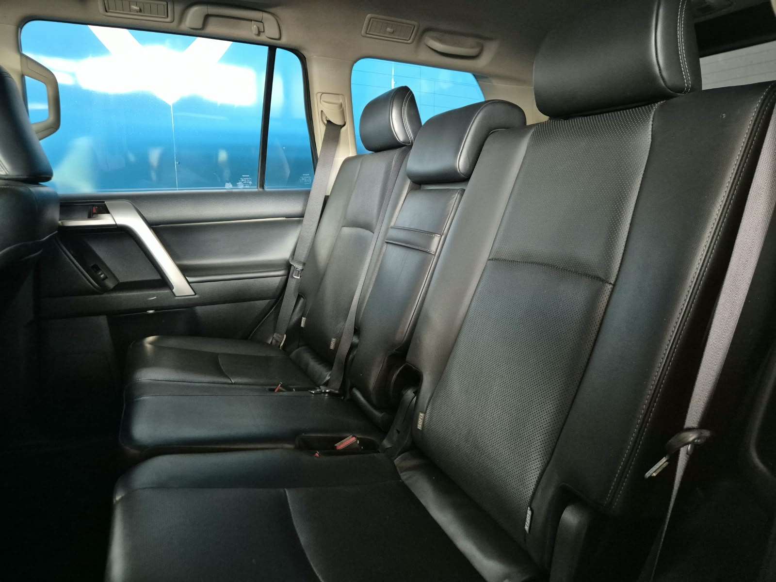 2018 Toyota Prado image 13