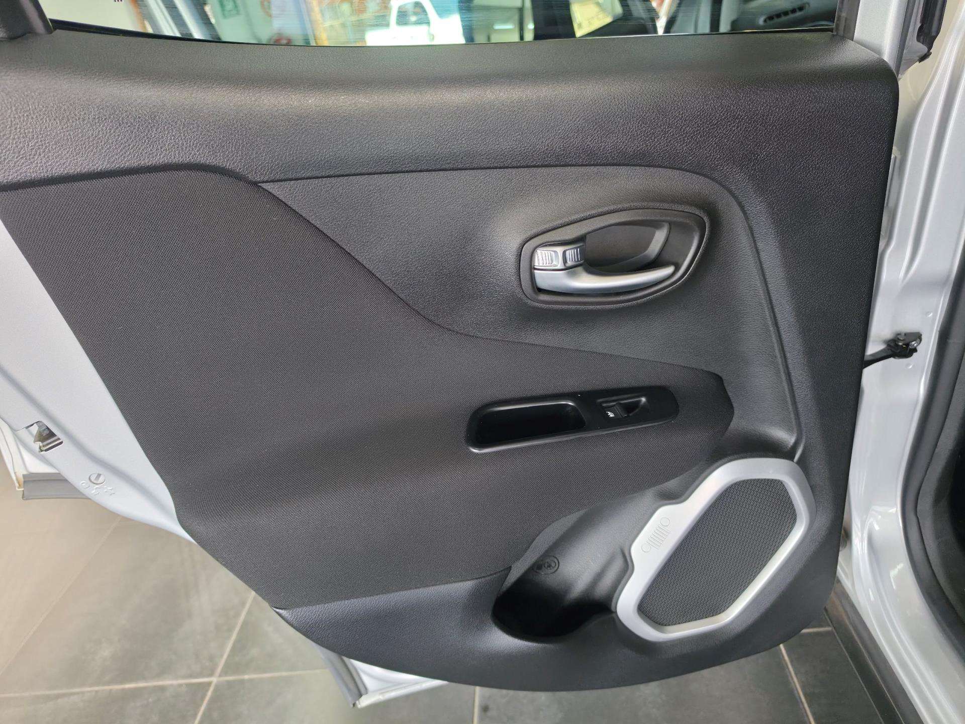 2020 Jeep Renegade image 8