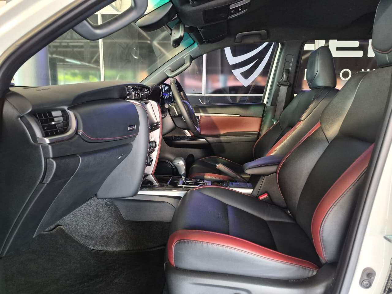 2025 Toyota Fortuner image 11