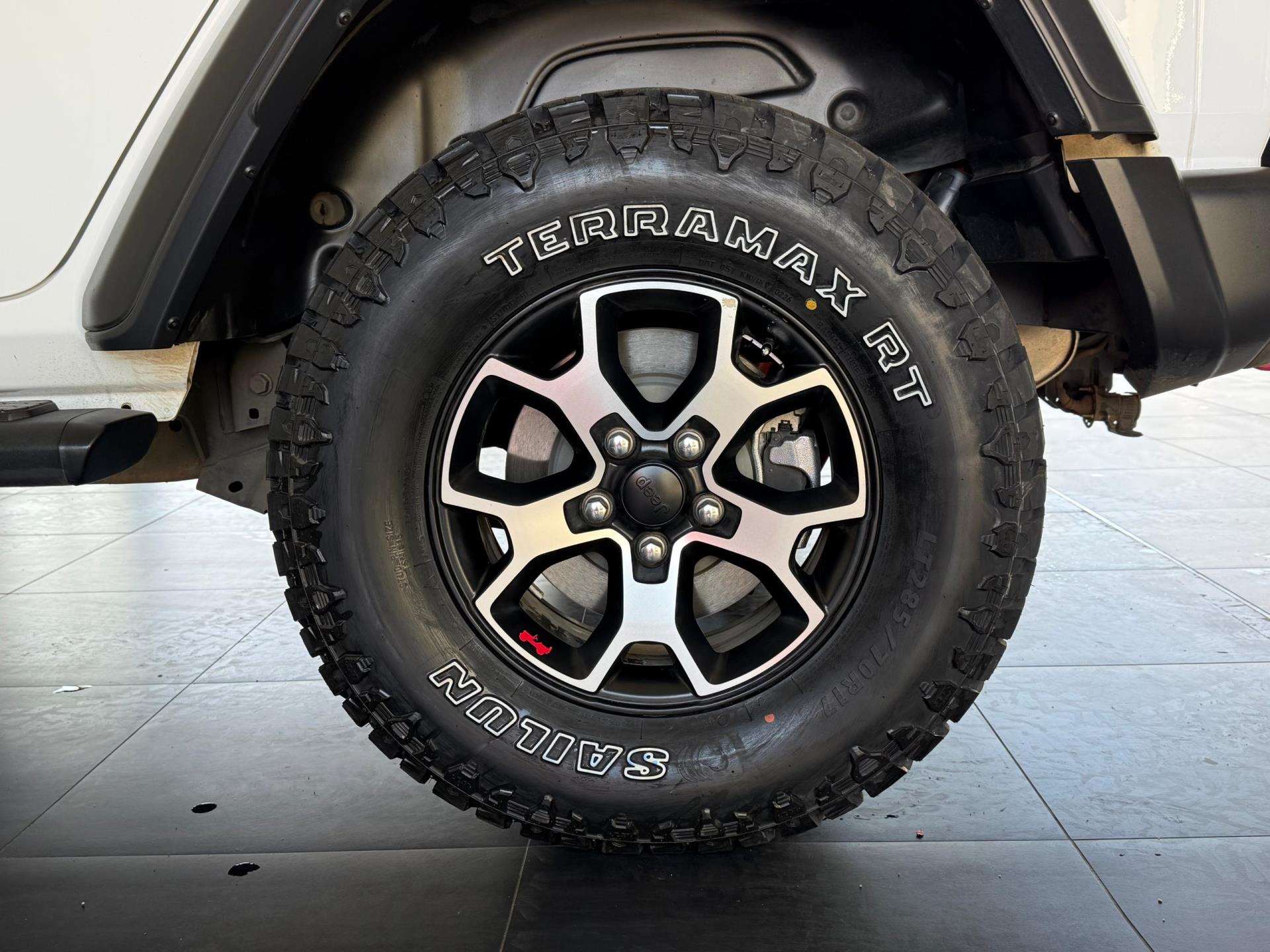 2023 Jeep Sport image 9