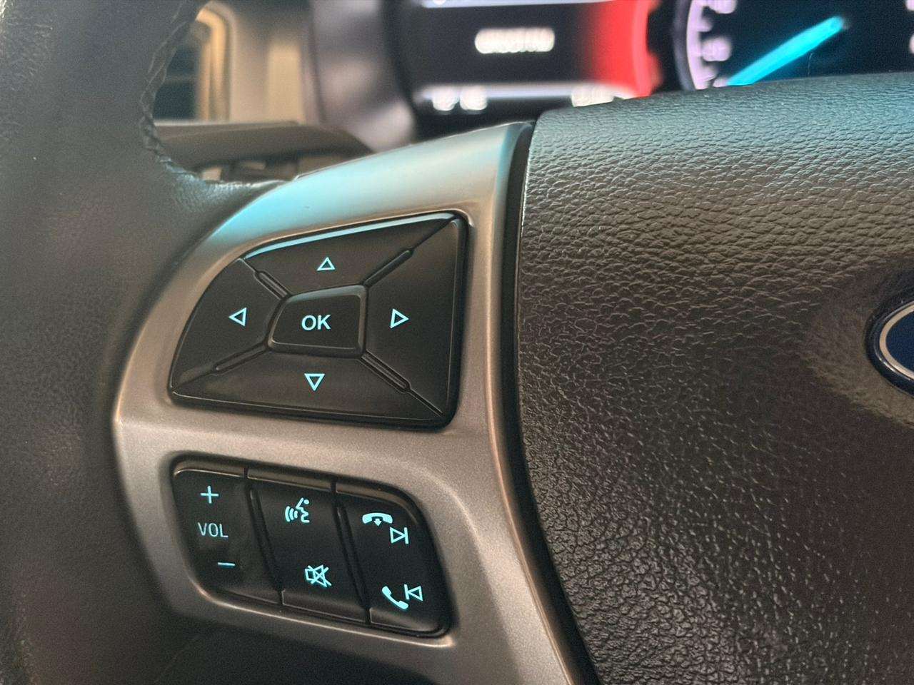 2018 Ford Everest image 11