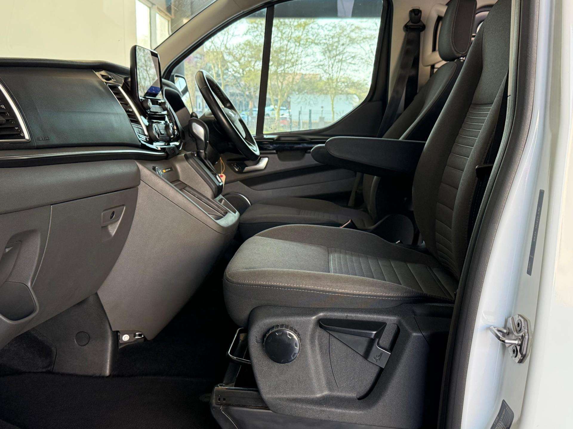 2021 Ford Tourneo image 14