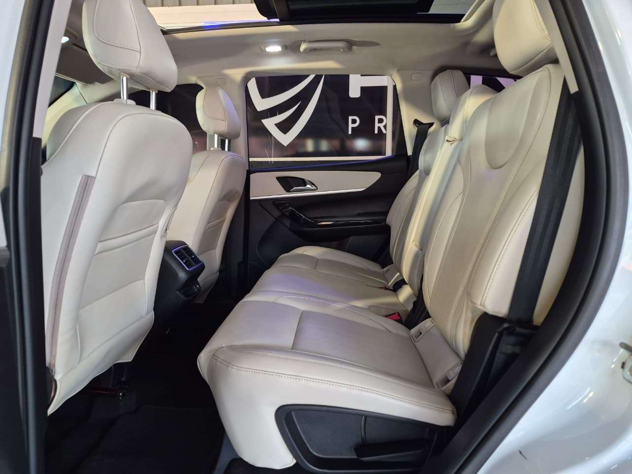 2023 Mahindra Xuv 700 image 12