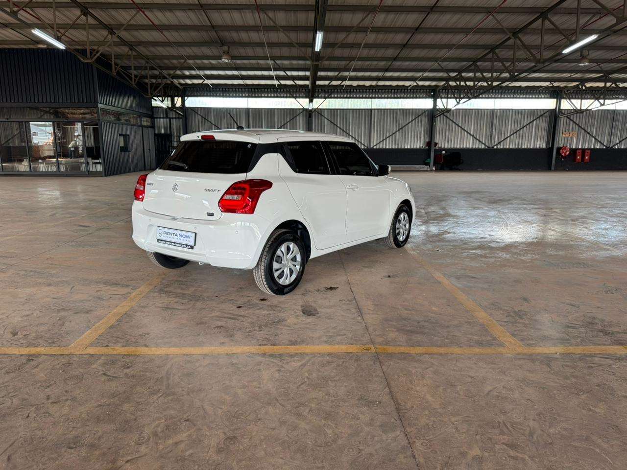 2022 Suzuki Swift image 3