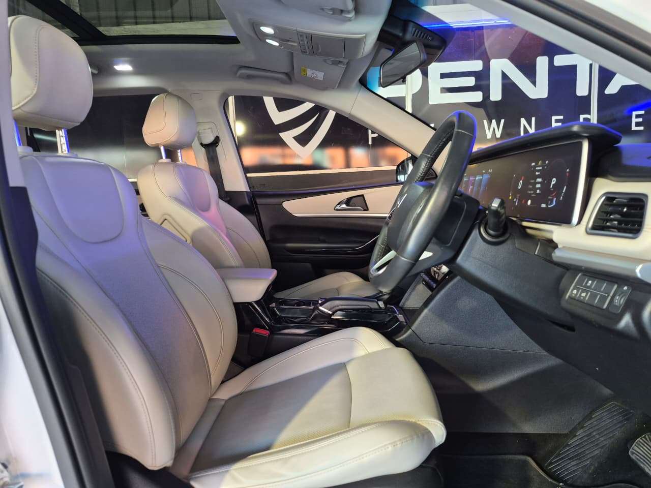 2023 Mahindra Xuv 700 image 13