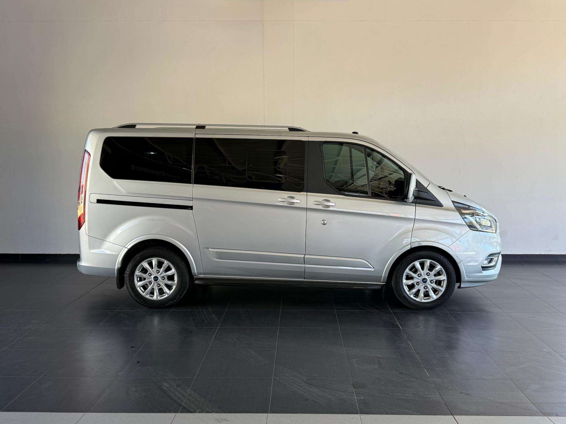 2023 Ford Tourneo image 4