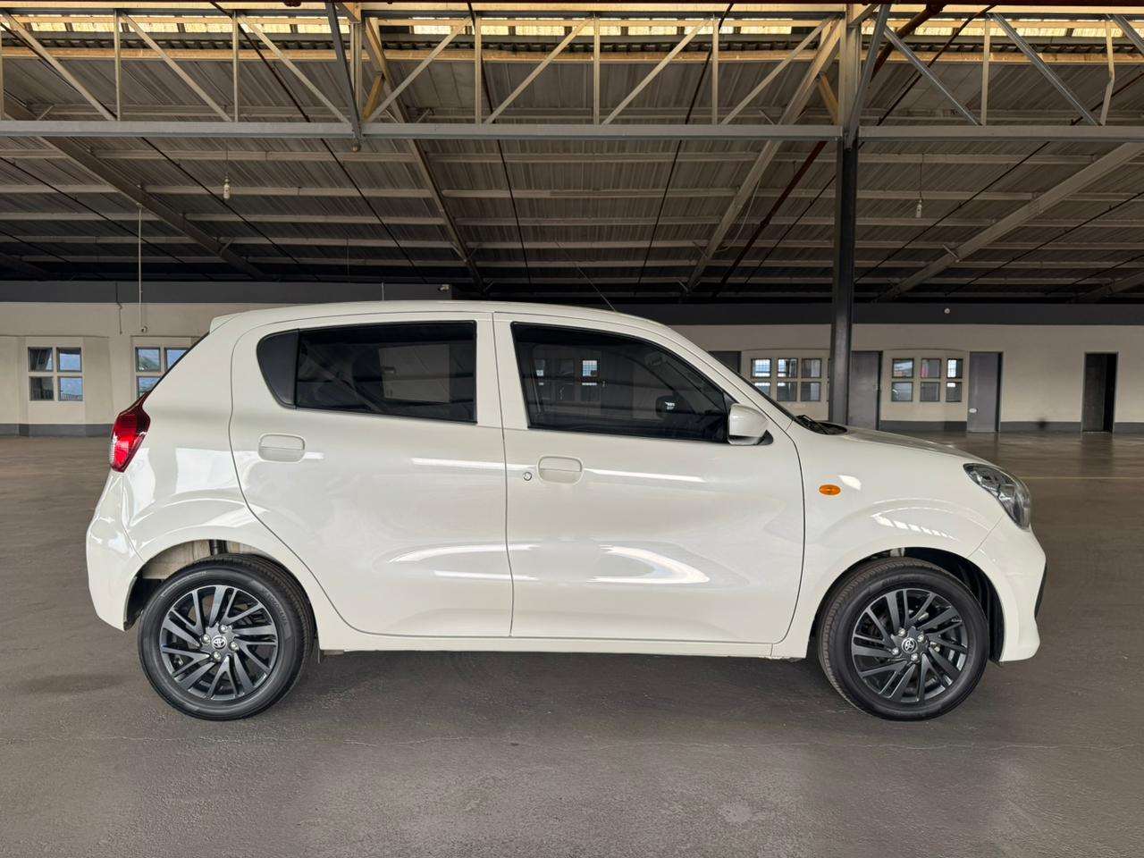 2024 Toyota Vitz image 6
