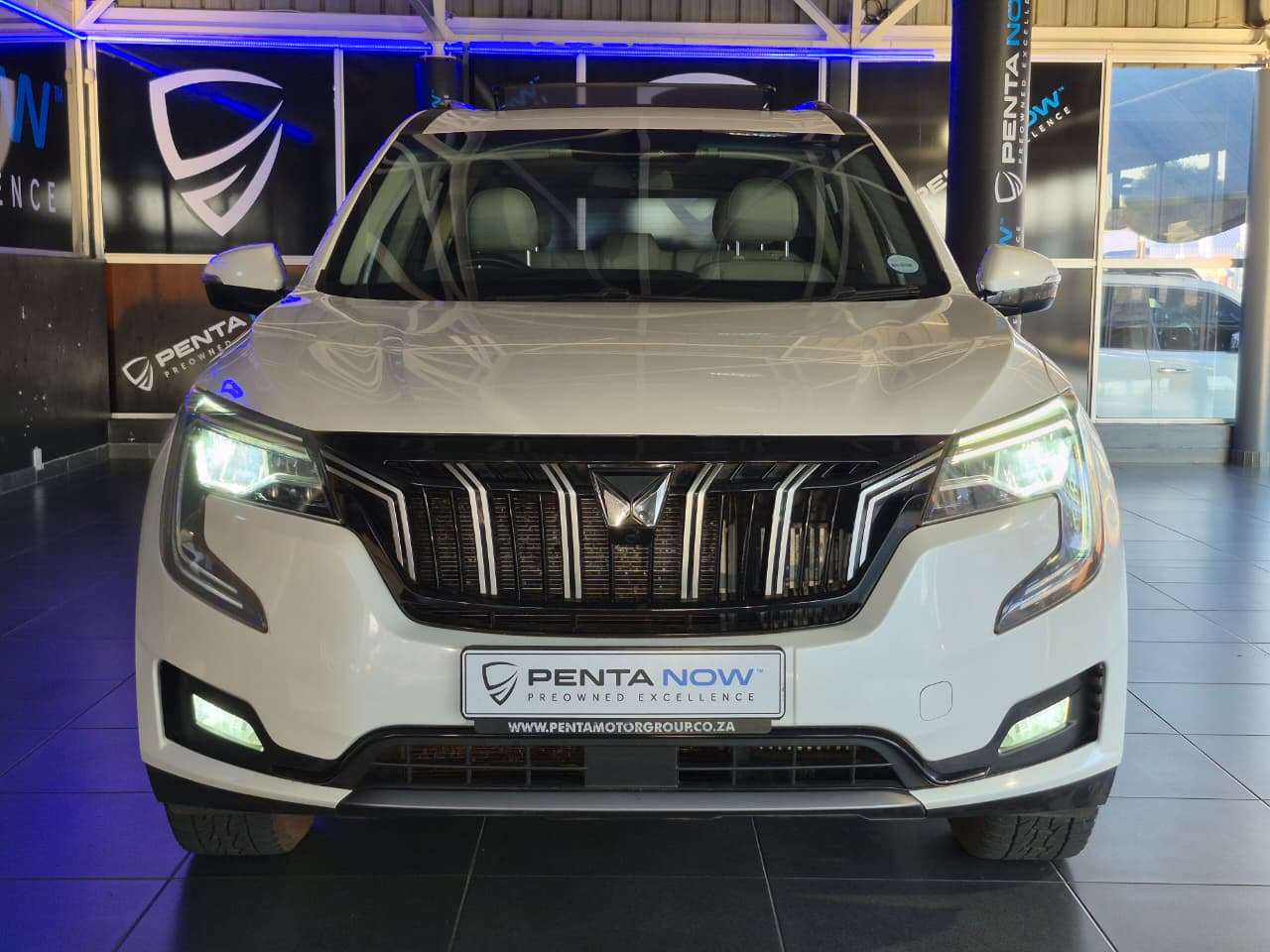 2023 Mahindra Xuv 700 image 2