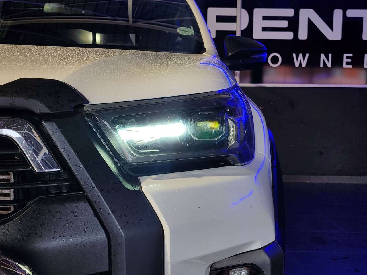 2025 Toyota Hilux image 14