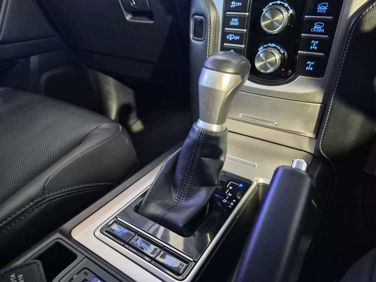 2023 Toyota Prado image 9
