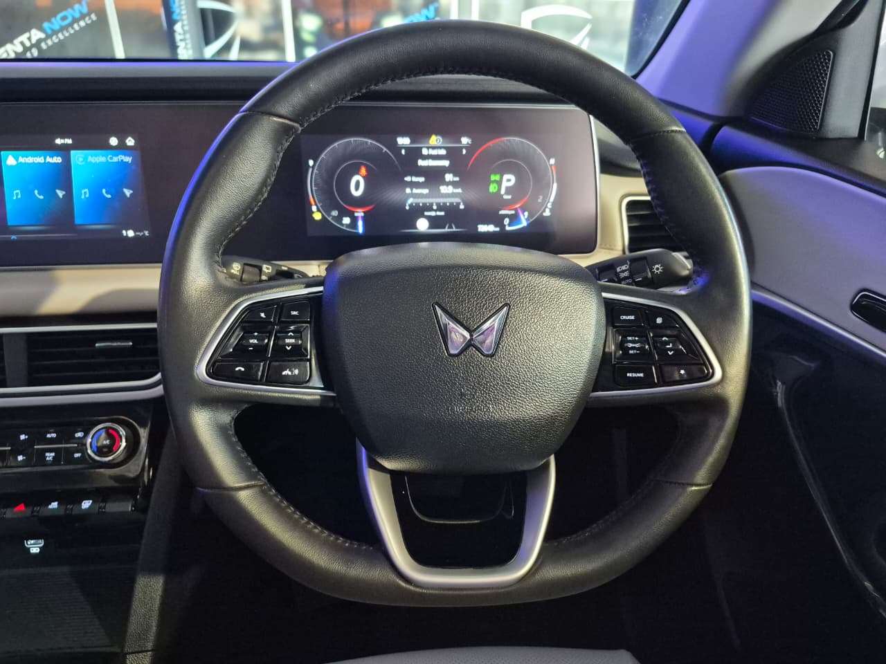 2023 Mahindra Xuv 700 image 8