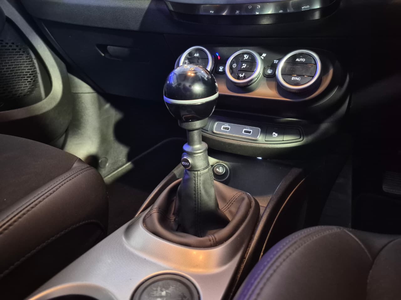 2021 Fiat 500x image 9