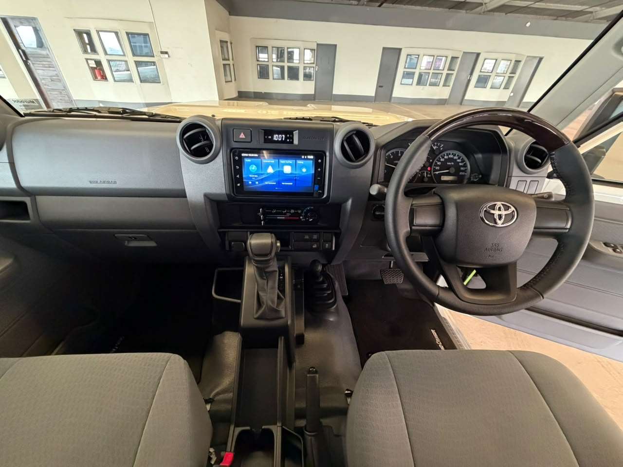 2026 Toyota Land Cruiser 79 image 14