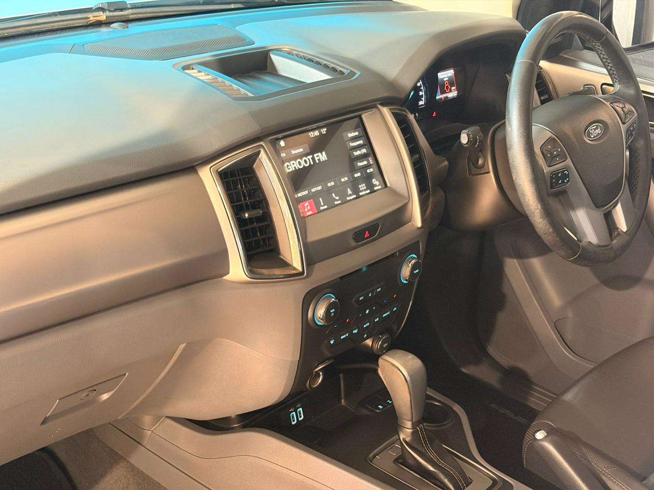2018 Ford Everest image 14