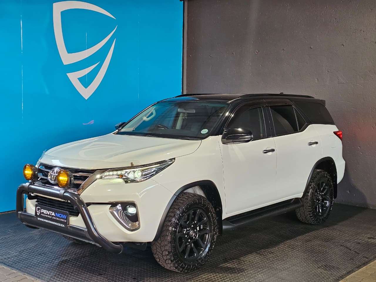 2020 Toyota Fortuner image 3
