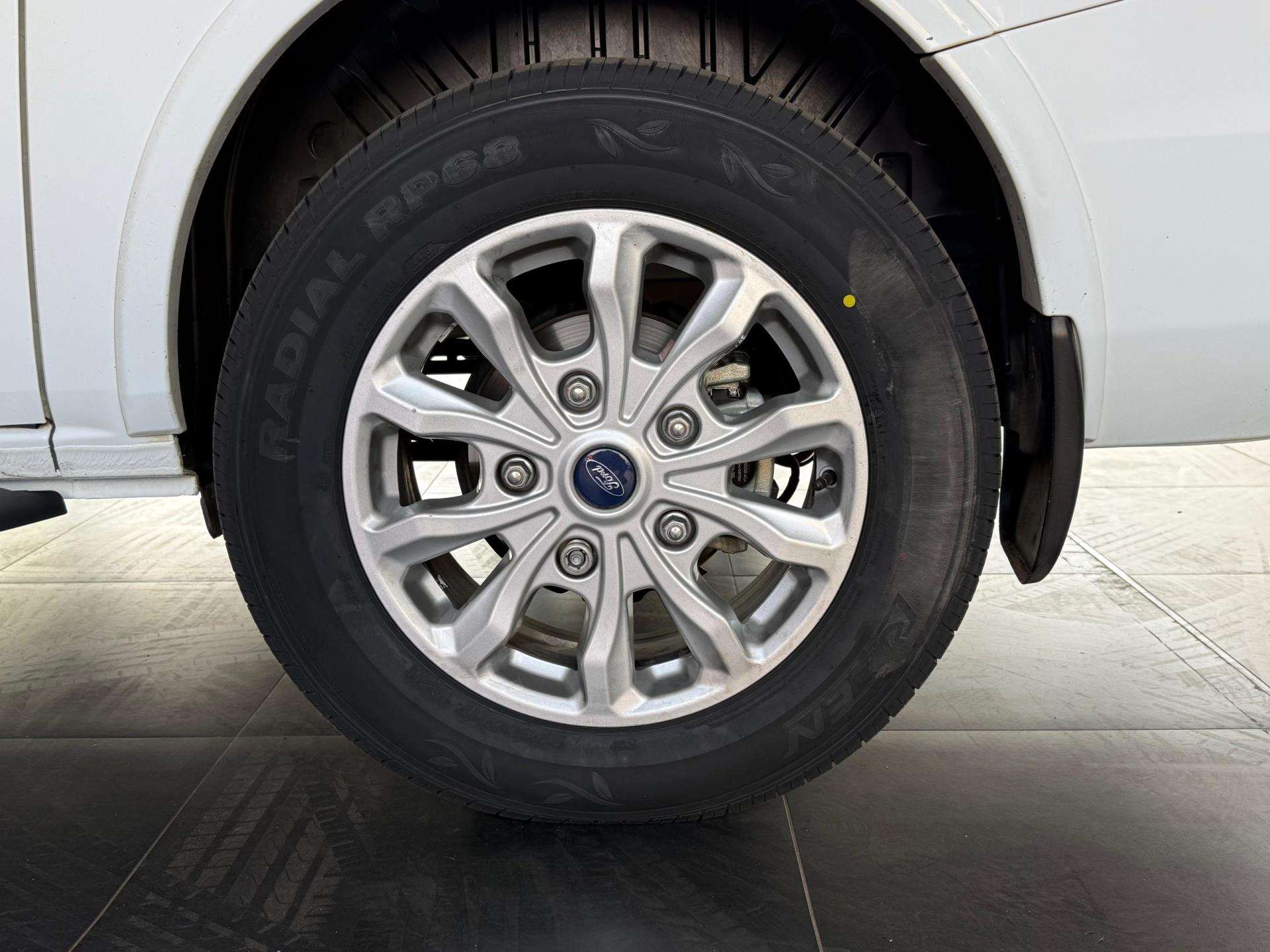 2021 Ford Tourneo image 9