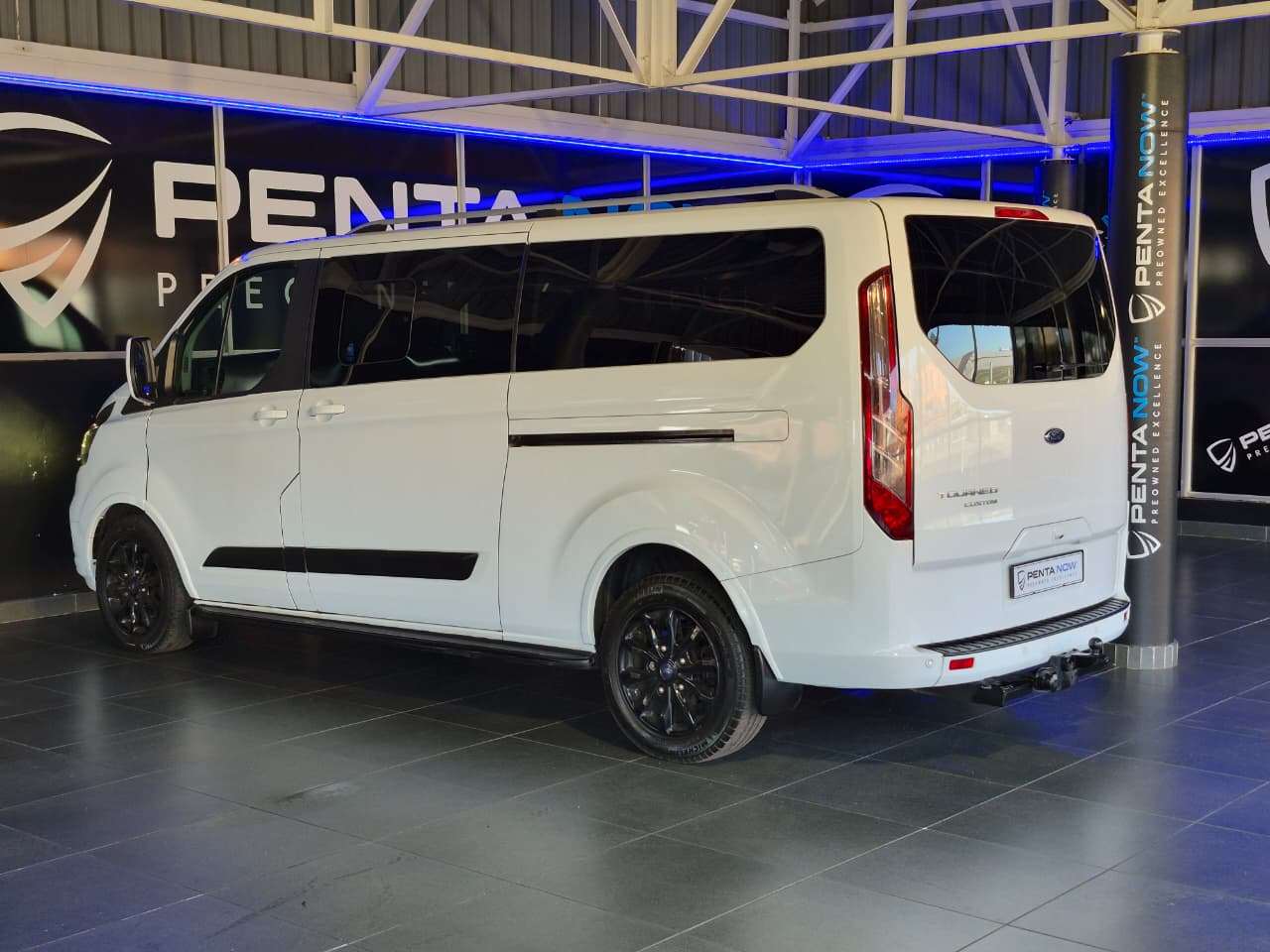 2023 Ford Tourneo image 4