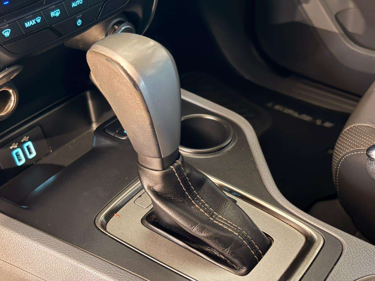 2018 Ford Everest image 13