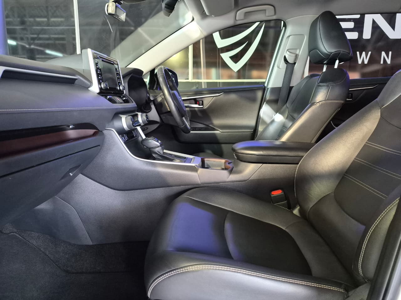 2020 Toyota Rav4 image 11
