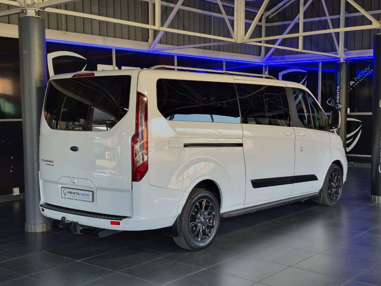 2023 Ford Tourneo image 6