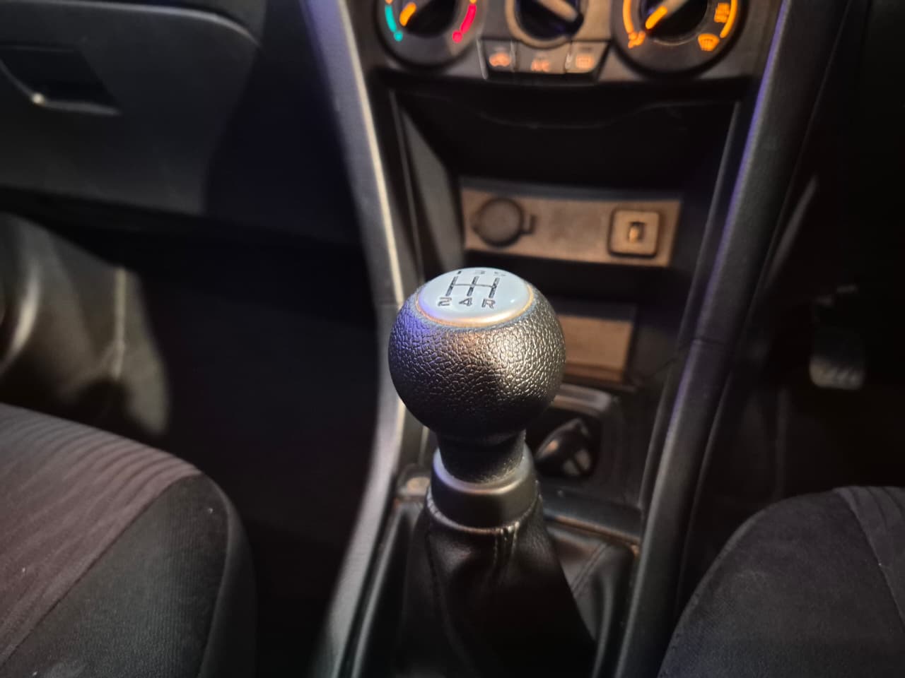 2018 Suzuki Swift image 9