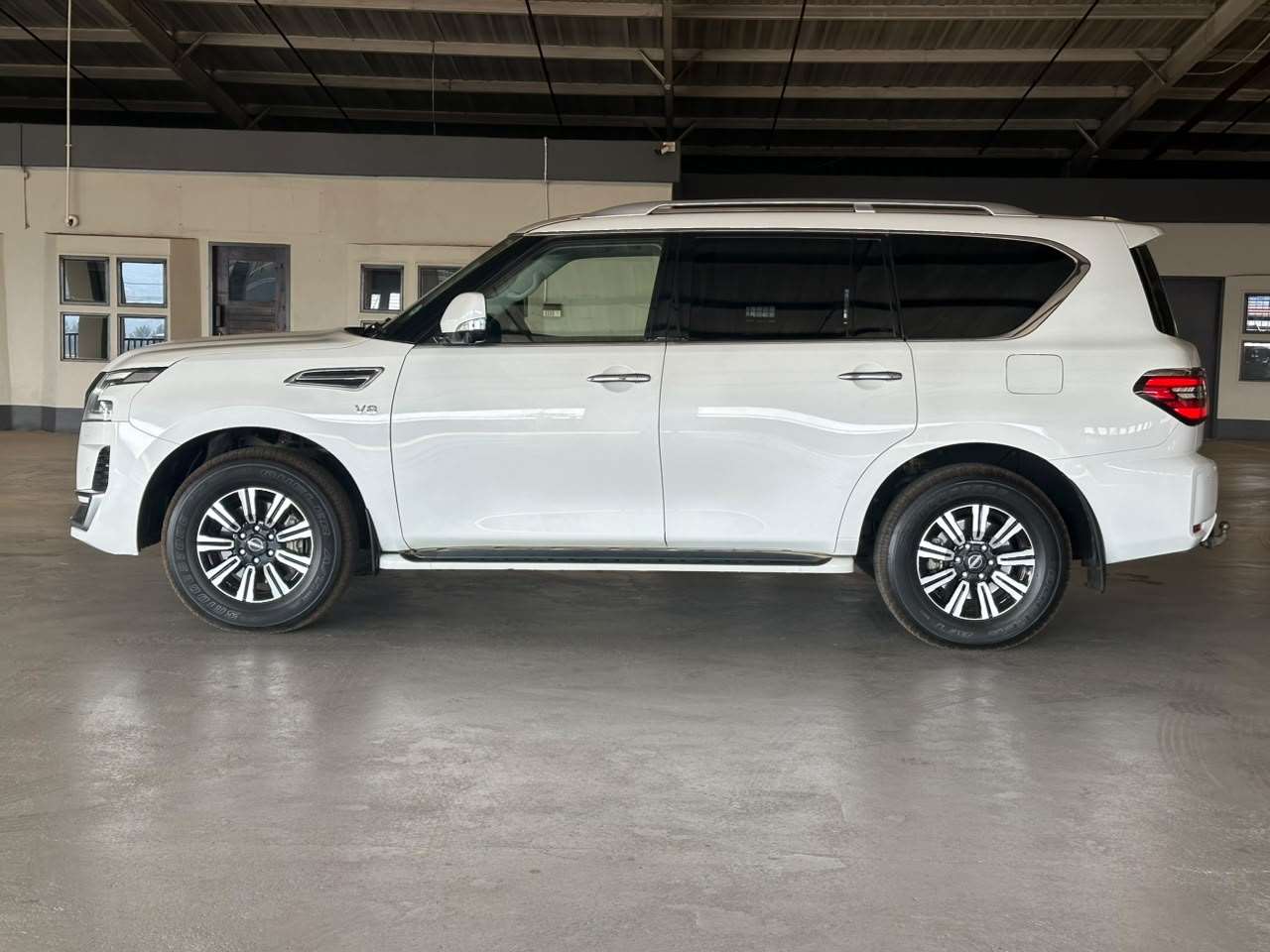 2018 Nissan Patrol image 2