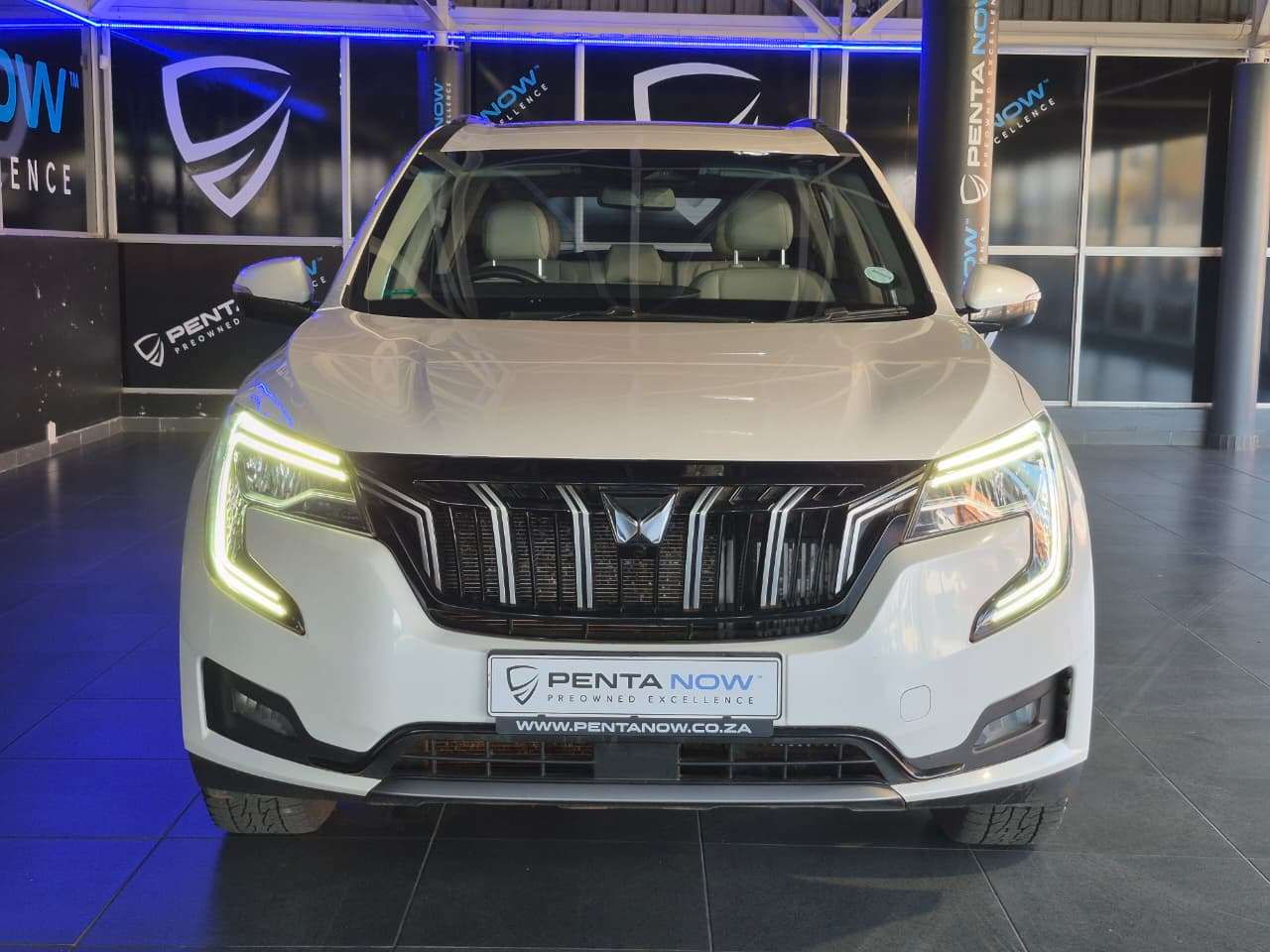 2023 Mahindra Xuv 700 image 2