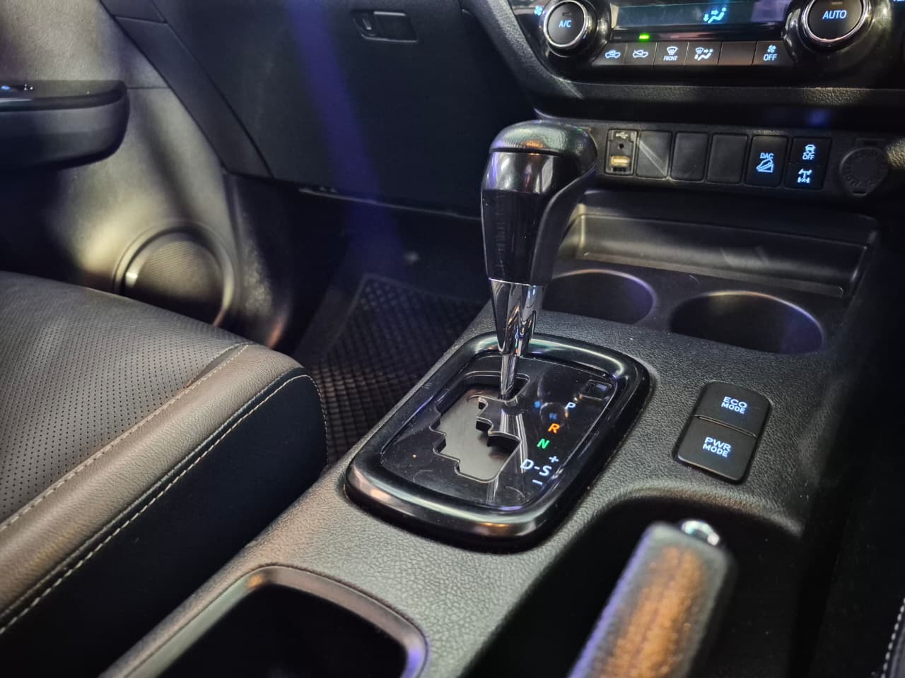 2021 Toyota Hilux image 9