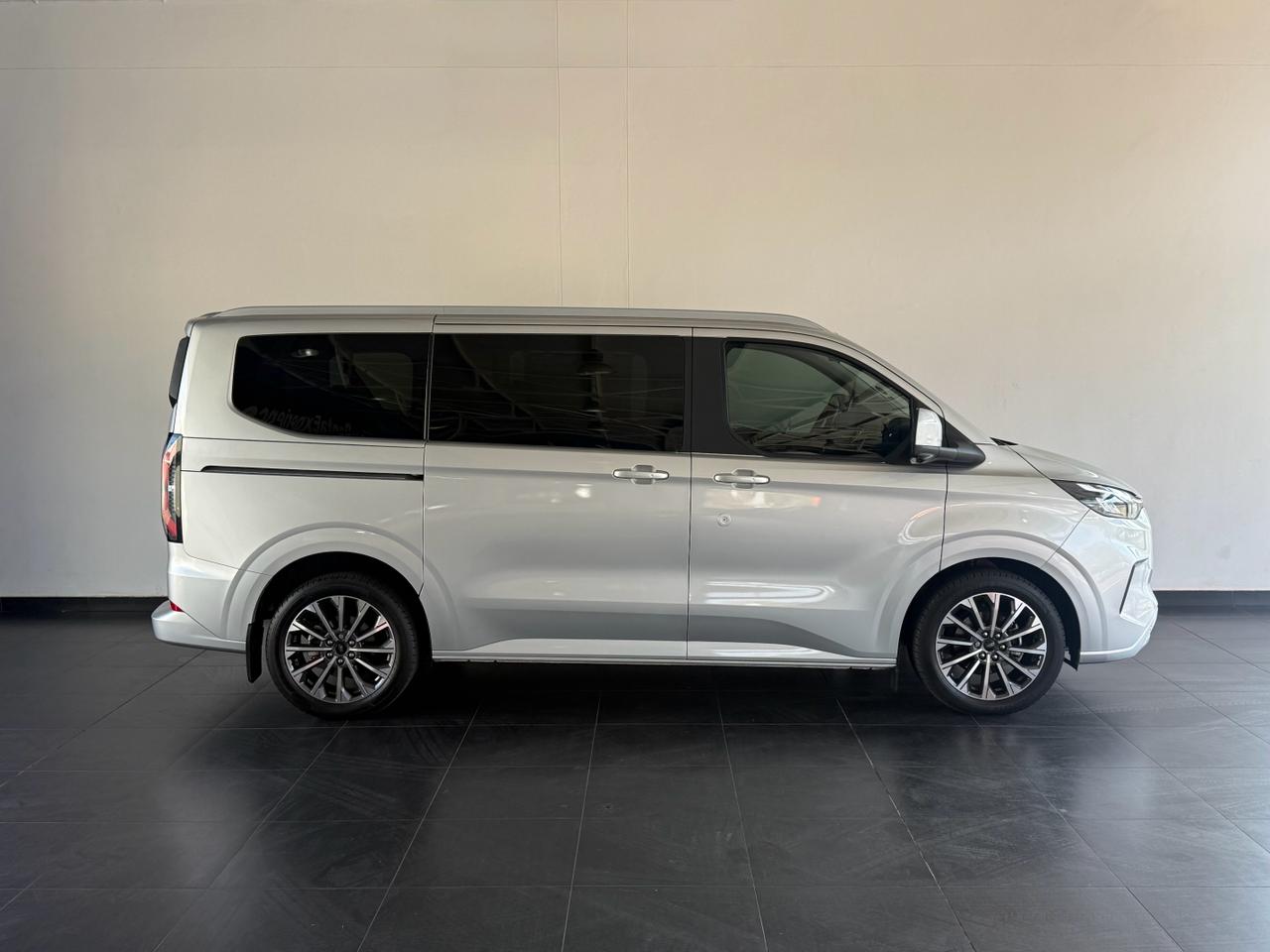 2026 Ford Tourneo image 4