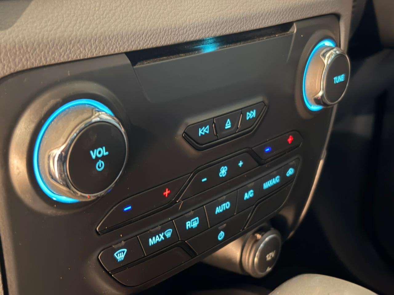 2018 Ford Everest image 10