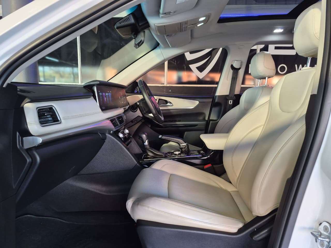 2023 Mahindra Xuv 700 image 11