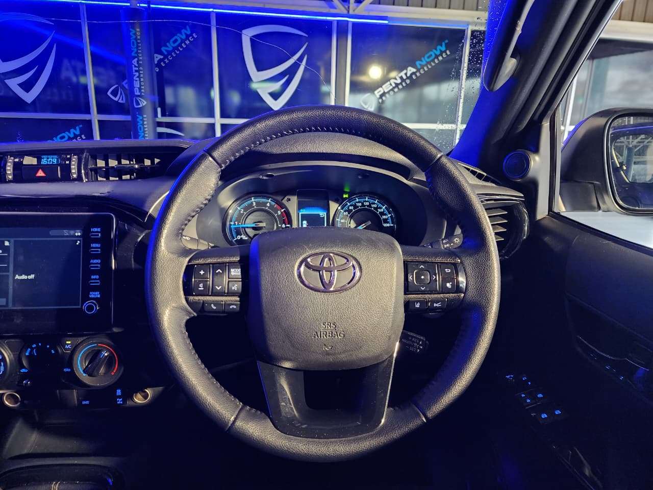 2025 Toyota Hilux image 8