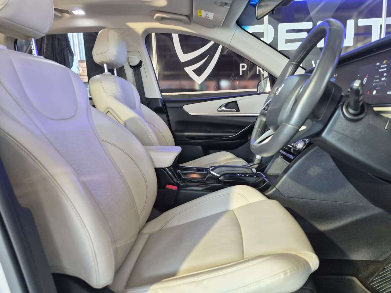 2023 Mahindra Xuv 700 image 14