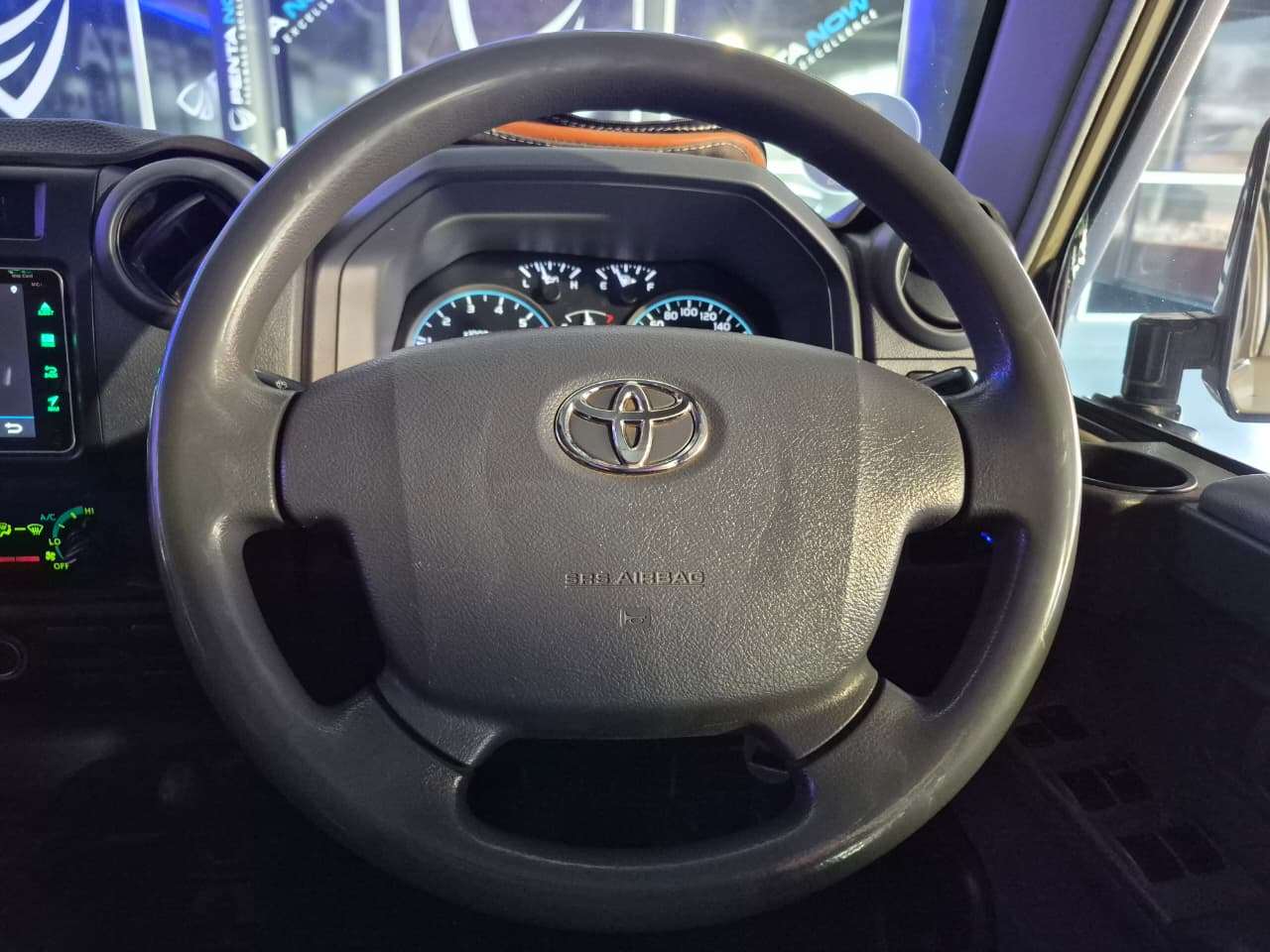 2013 Toyota Land Cruiser image 8