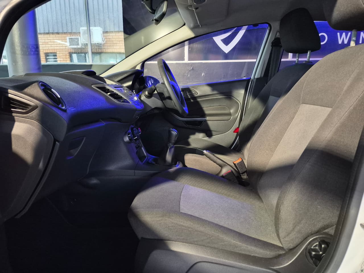 2016 Ford Fiesta image 10