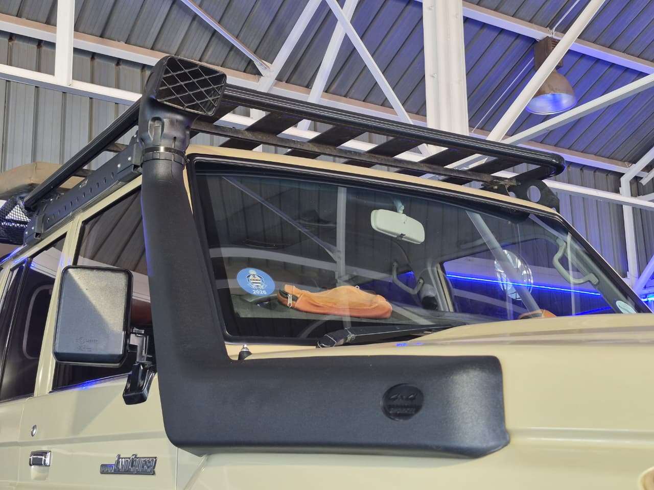 2013 Toyota Land Cruiser image 16