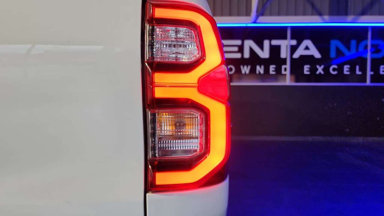 2025 Toyota Hilux image 15