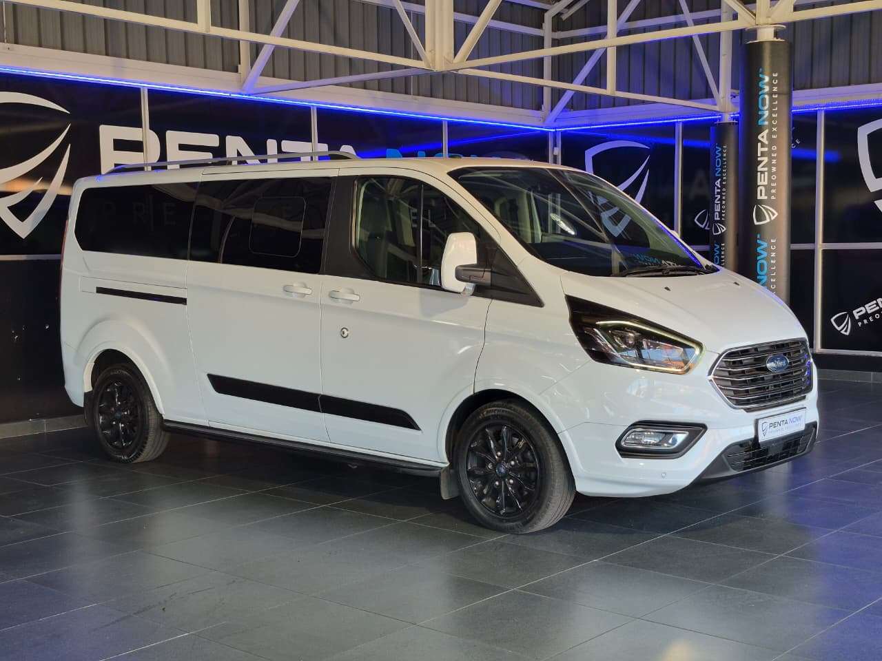 2023 Ford Tourneo image 3