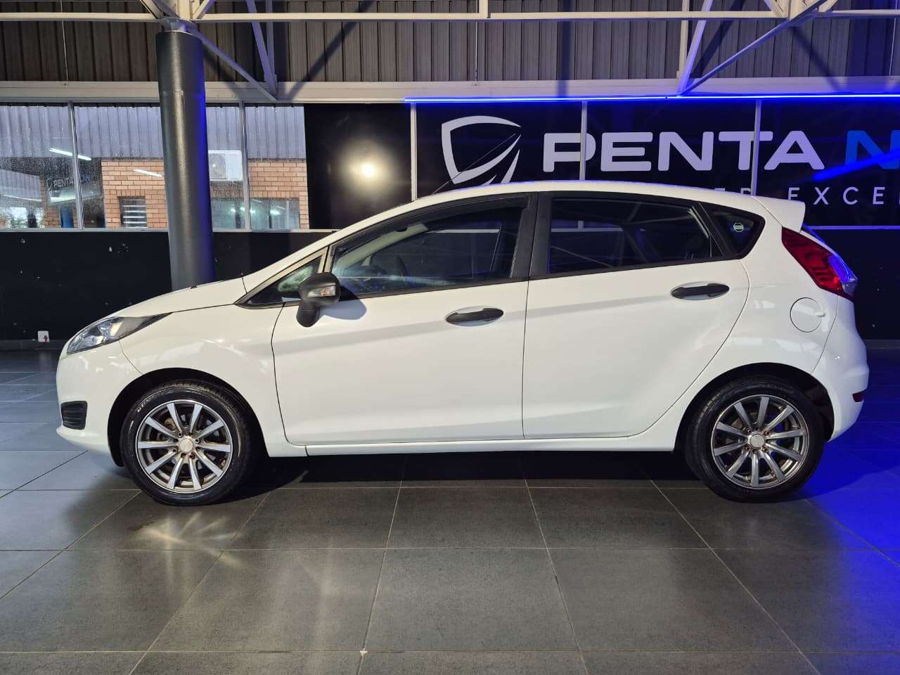 2016 Ford Fiesta image 16