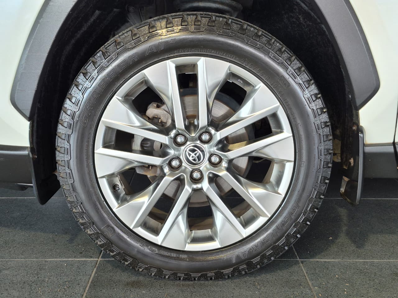 2020 Toyota Rav4 image 16