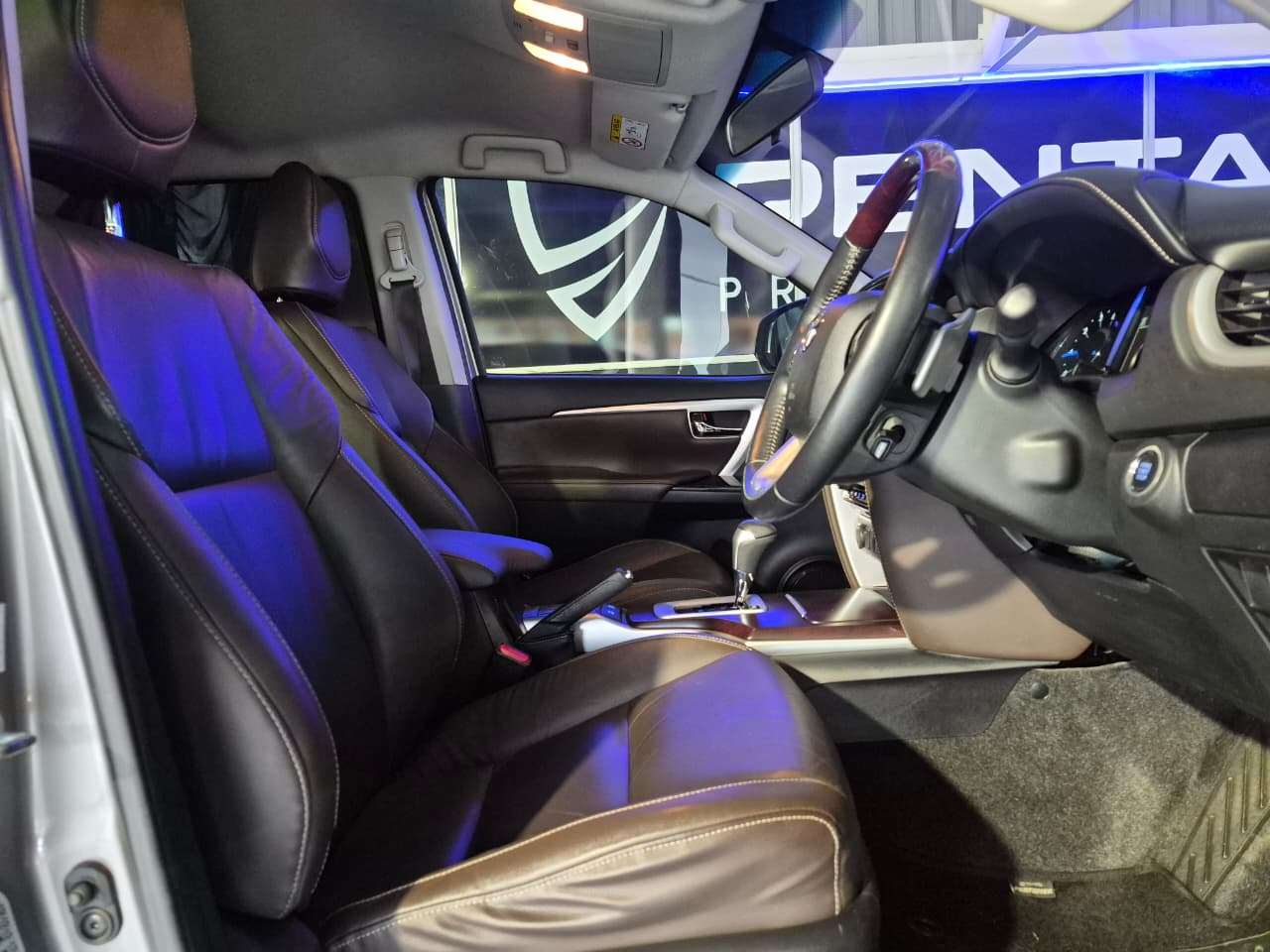2020 Toyota Fortuner image 14