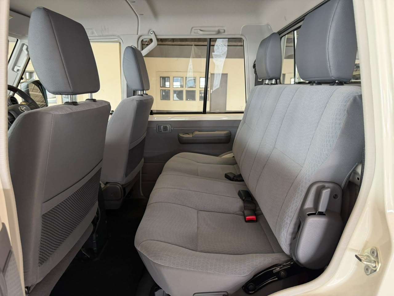 2026 Toyota Land Cruiser 79 image 13